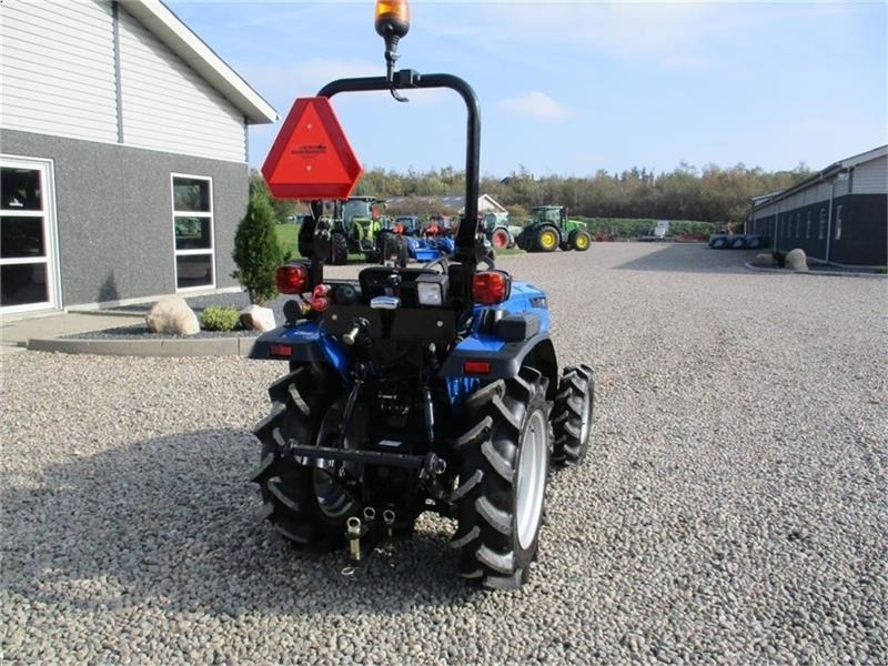 Solis 26 6+2 Gearmaskine. Standardhjul og servostyrring - Municipal tractor: picture 5 Solis 26 6+2 Gearmaskine. Standardhjul og servostyrring - Municipal tractor: picture 5