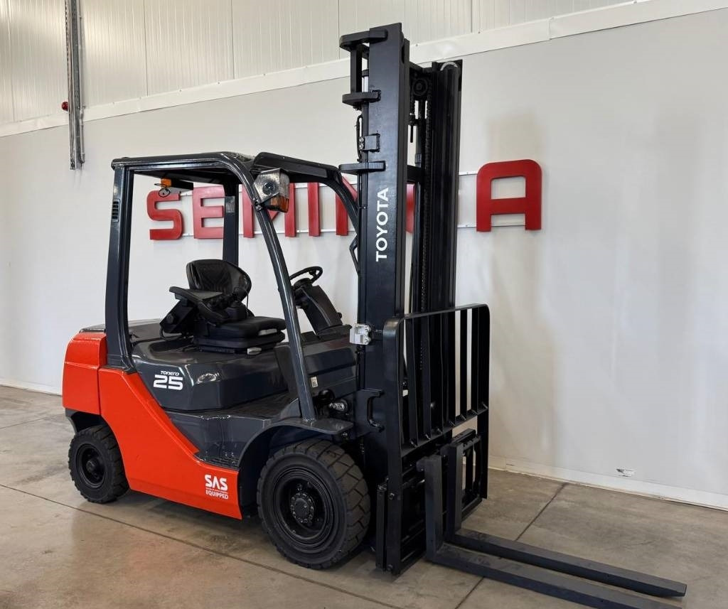 Toyota 10811 06-8FD25F - Diesel forklift: picture 1 Toyota 10811 06-8FD25F - Diesel forklift: picture 1