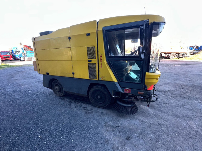 Ravo 530 VEEGMACHINE/SWEEPER!! - Road sweeper: picture 5 Ravo 530 VEEGMACHINE/SWEEPER!! - Road sweeper: picture 5