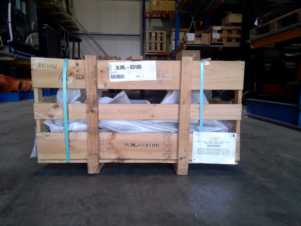 Case 3LML03100 - 33ML02012CG (FUEL) - Fuel tank for Construction machinery: picture 3 Case 3LML03100 - 33ML02012CG (FUEL) - Fuel tank for Construction machinery: picture 3