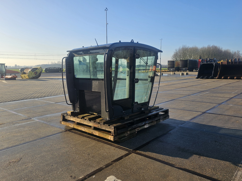 Case 48003933 - Cab for Construction machinery: picture 4 Case 48003933 - Cab for Construction machinery: picture 4
