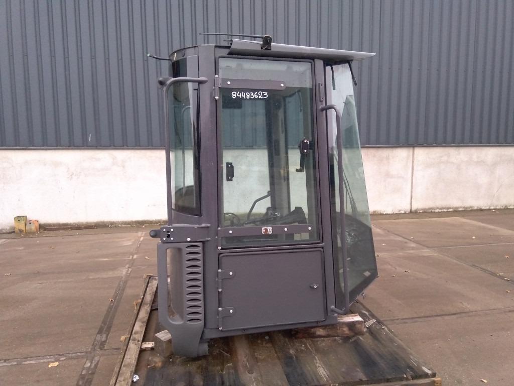 Case 84483623 - 84338702 - Cab for Construction machinery: picture 2 Case 84483623 - 84338702 - Cab for Construction machinery: picture 2