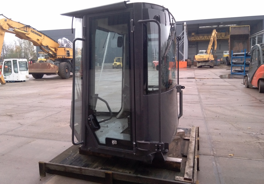 Case 84483623 - Cab for Construction machinery: picture 4 Case 84483623 - Cab for Construction machinery: picture 4