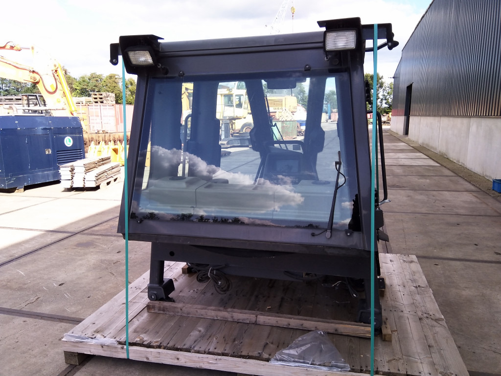 Case 87388637 - 87388630 - Cab for Construction machinery: picture 3 Case 87388637 - 87388630 - Cab for Construction machinery: picture 3