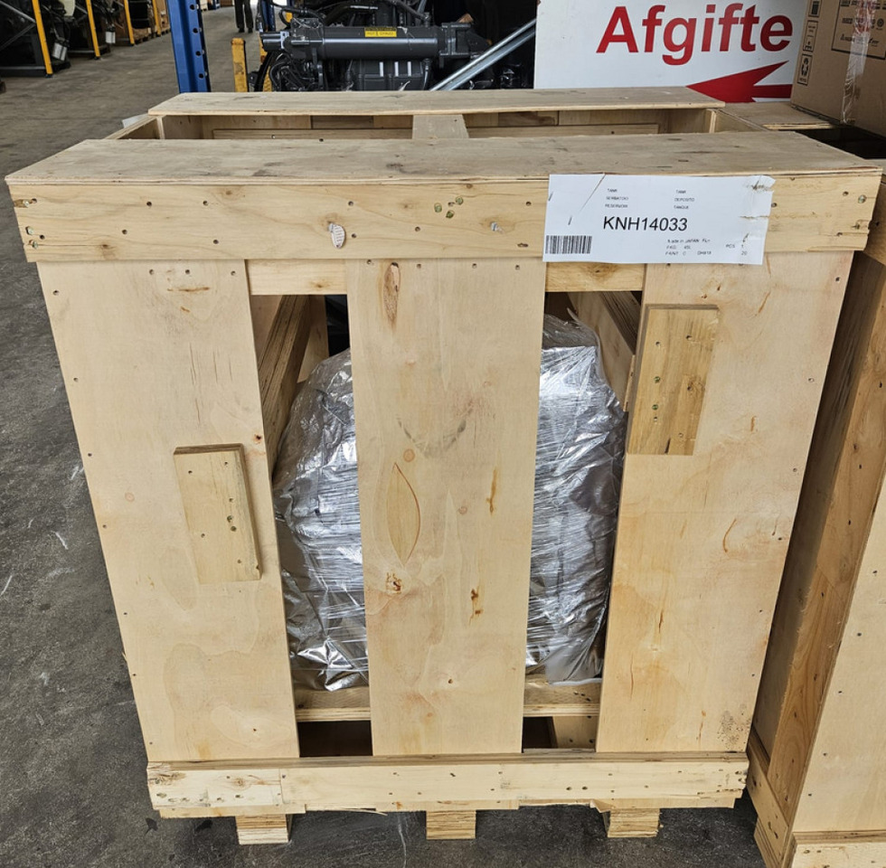 Case KNH14033 - Fuel tank for Construction machinery: picture 2 Case KNH14033 - Fuel tank for Construction machinery: picture 2