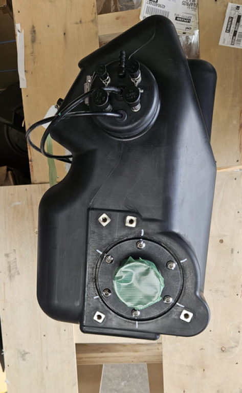 Case KRH21072 - Fuel tank for Construction machinery: picture 3 Case KRH21072 - Fuel tank for Construction machinery: picture 3