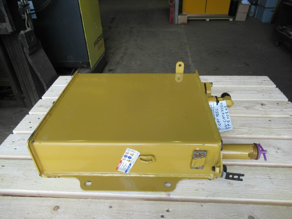 Caterpillar 4493322 - - Hydraulic tank for Construction machinery: picture 1 Caterpillar 4493322 - - Hydraulic tank for Construction machinery: picture 1