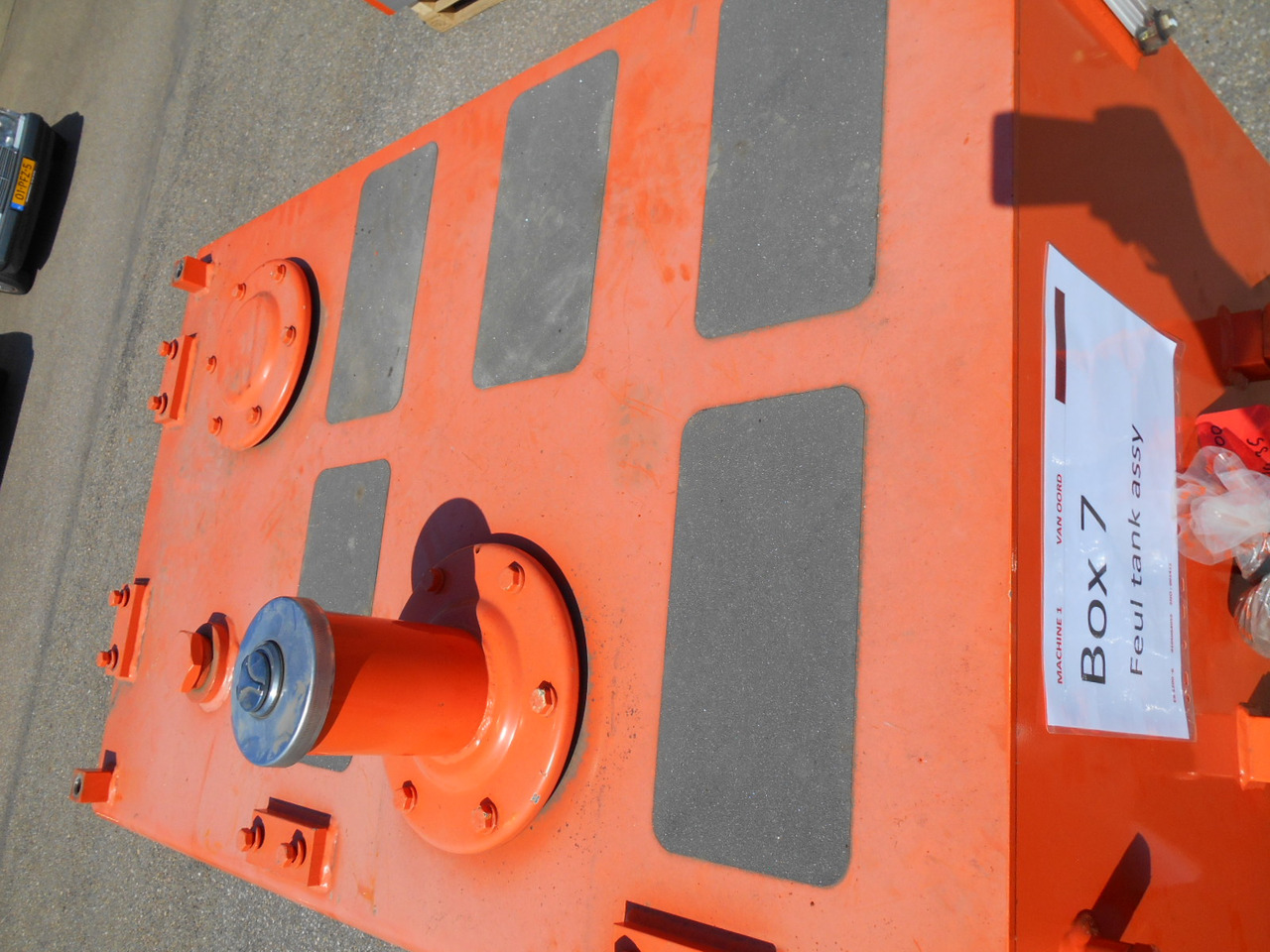 Hitachi 927877 - 9278777 - Fuel tank for Construction machinery: picture 1 Hitachi 927877 - 9278777 - Fuel tank for Construction machinery: picture 1