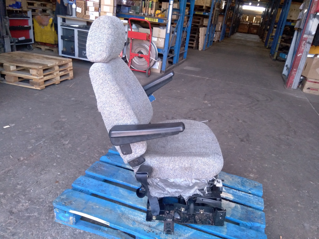 Hitachi EX750-5 - - Seat for Construction machinery: picture 2 Hitachi EX750-5 - - Seat for Construction machinery: picture 2