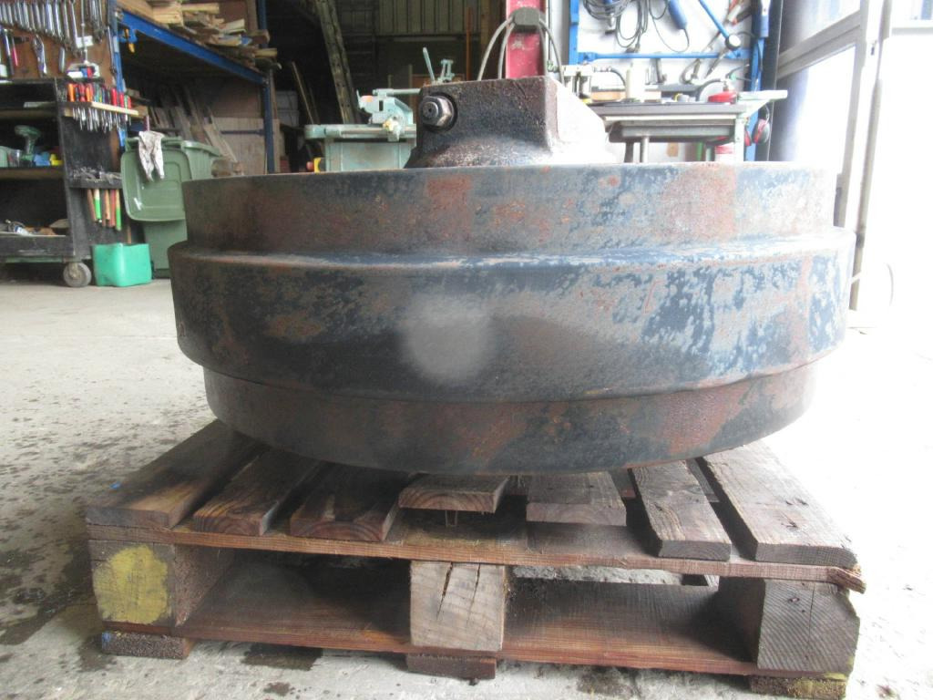 Hyundai 81ND-13050 - Undercarriage parts for Construction machinery: picture 3 Hyundai 81ND-13050 - Undercarriage parts for Construction machinery: picture 3