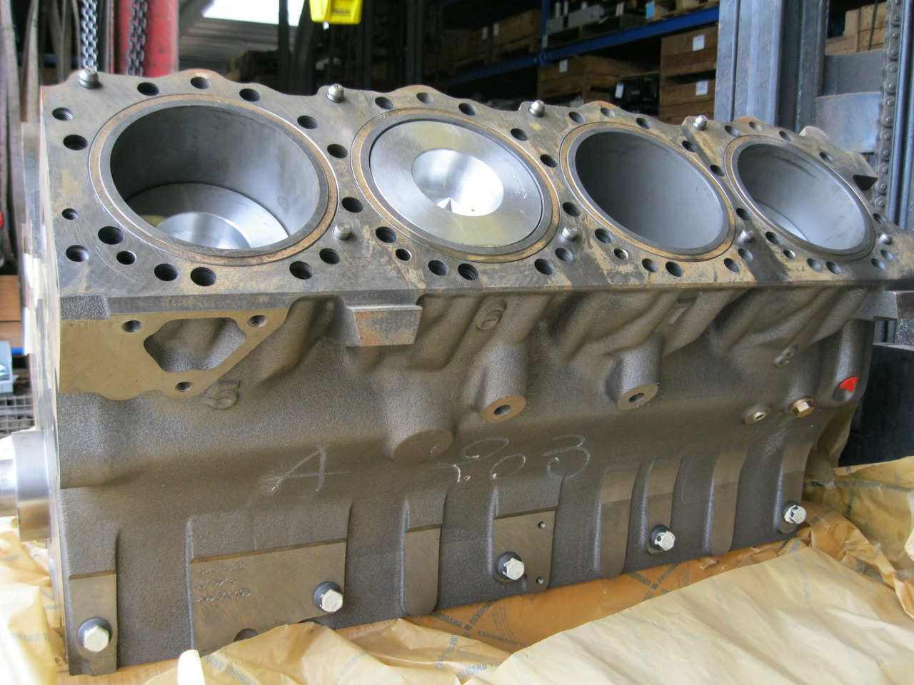 Iveco Fiat 8285.22 - - Cylinder block for Construction machinery: picture 2 Iveco Fiat 8285.22 - - Cylinder block for Construction machinery: picture 2