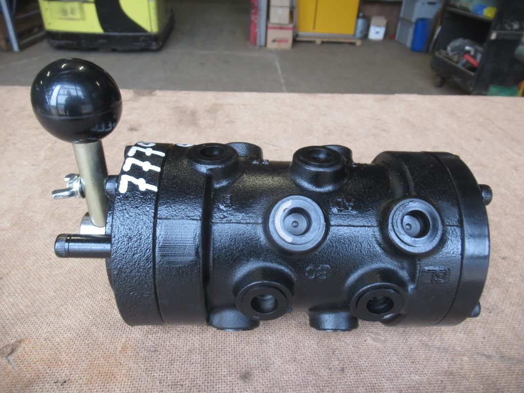 Kawasaki K16AR8-12-A - - Hydraulic valve for Construction machinery: picture 1 Kawasaki K16AR8-12-A - - Hydraulic valve for Construction machinery: picture 1