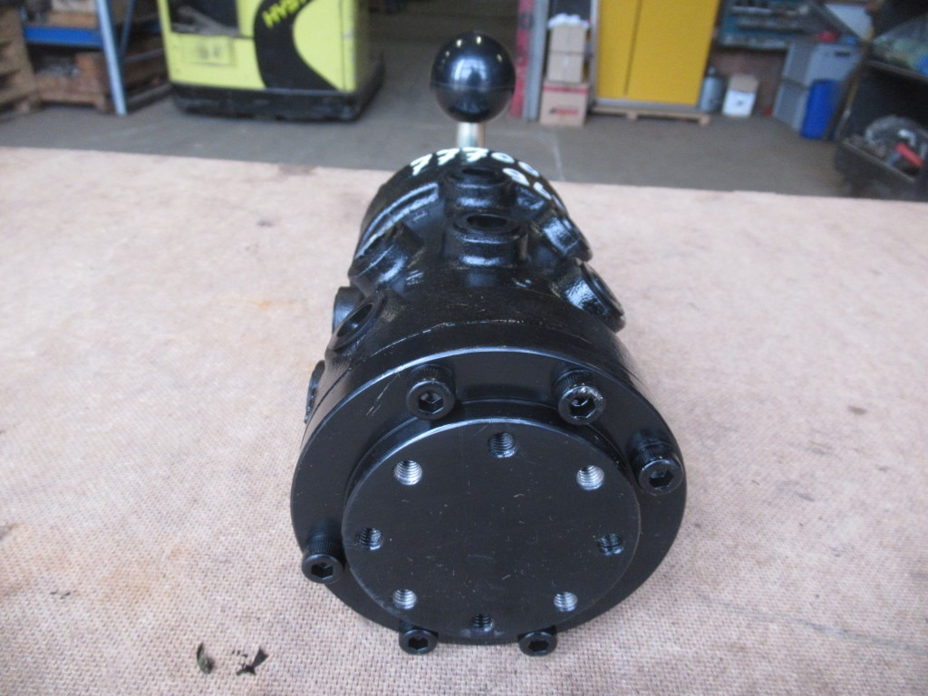 Kawasaki K16AR8-12-A - - Hydraulic valve for Construction machinery: picture 2 Kawasaki K16AR8-12-A - - Hydraulic valve for Construction machinery: picture 2
