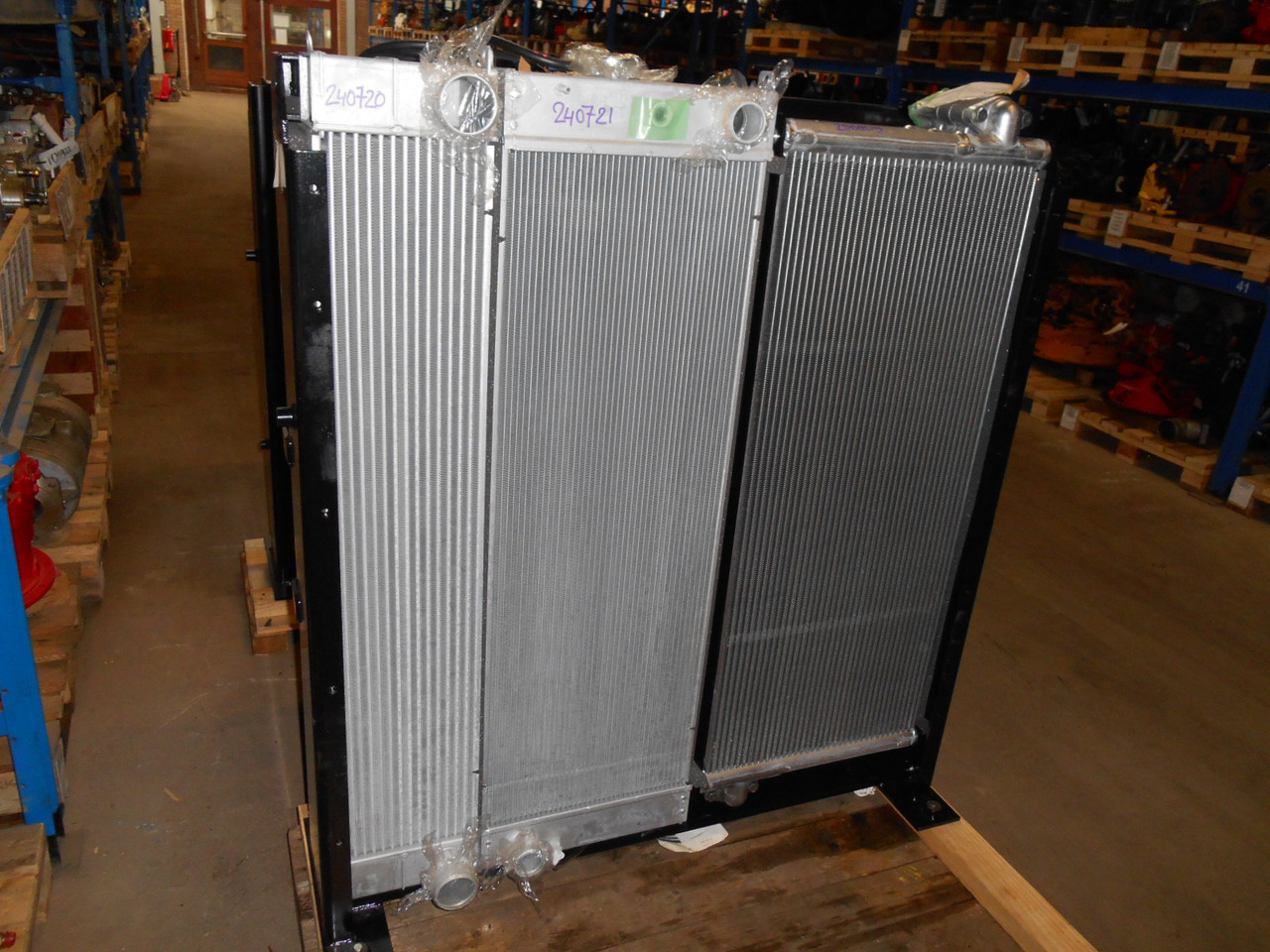 Kobelco LC05P00043F2 - LC05P00043S002 - Oil cooler for Construction machinery: picture 3 Kobelco LC05P00043F2 - LC05P00043S002 - Oil cooler for Construction machinery: picture 3