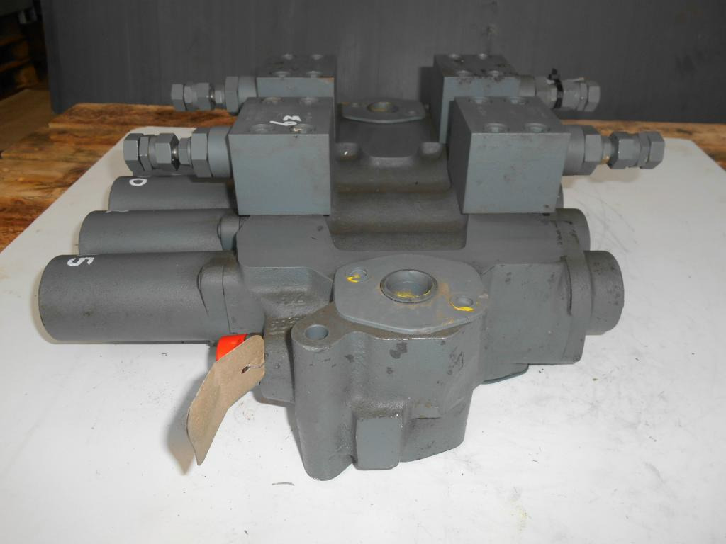 New Holland 1774139 - Hydraulic valve for Construction machinery: picture 4 New Holland 1774139 - Hydraulic valve for Construction machinery: picture 4
