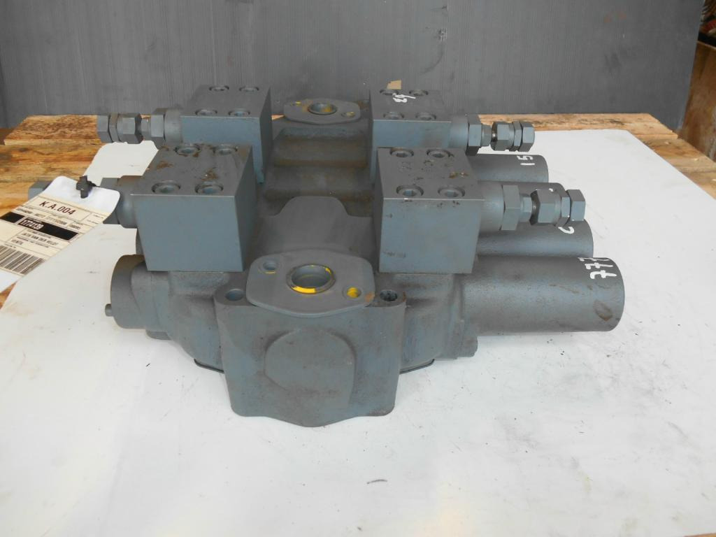 New Holland 1774139 - Hydraulic valve for Construction machinery: picture 2 New Holland 1774139 - Hydraulic valve for Construction machinery: picture 2