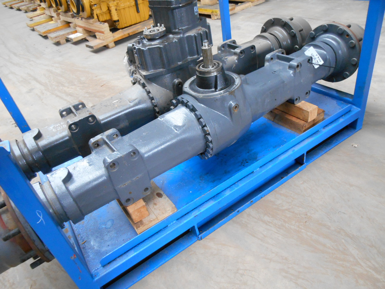 New Holland 2814103 - Rear axle for Construction machinery: picture 3 New Holland 2814103 - Rear axle for Construction machinery: picture 3