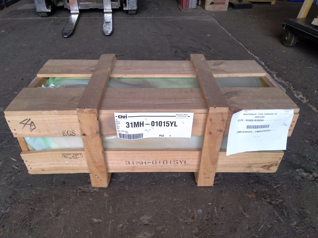 New Holland 31MH-01015YL - Hydraulic tank for Construction machinery: picture 2 New Holland 31MH-01015YL - Hydraulic tank for Construction machinery: picture 2