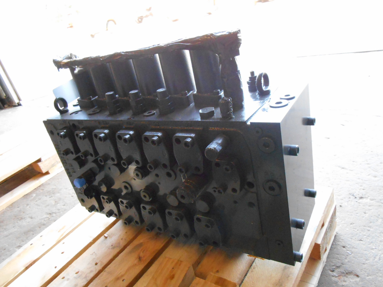 New Holland 6558352 - Hydraulic valve for Construction machinery: picture 3 New Holland 6558352 - Hydraulic valve for Construction machinery: picture 3