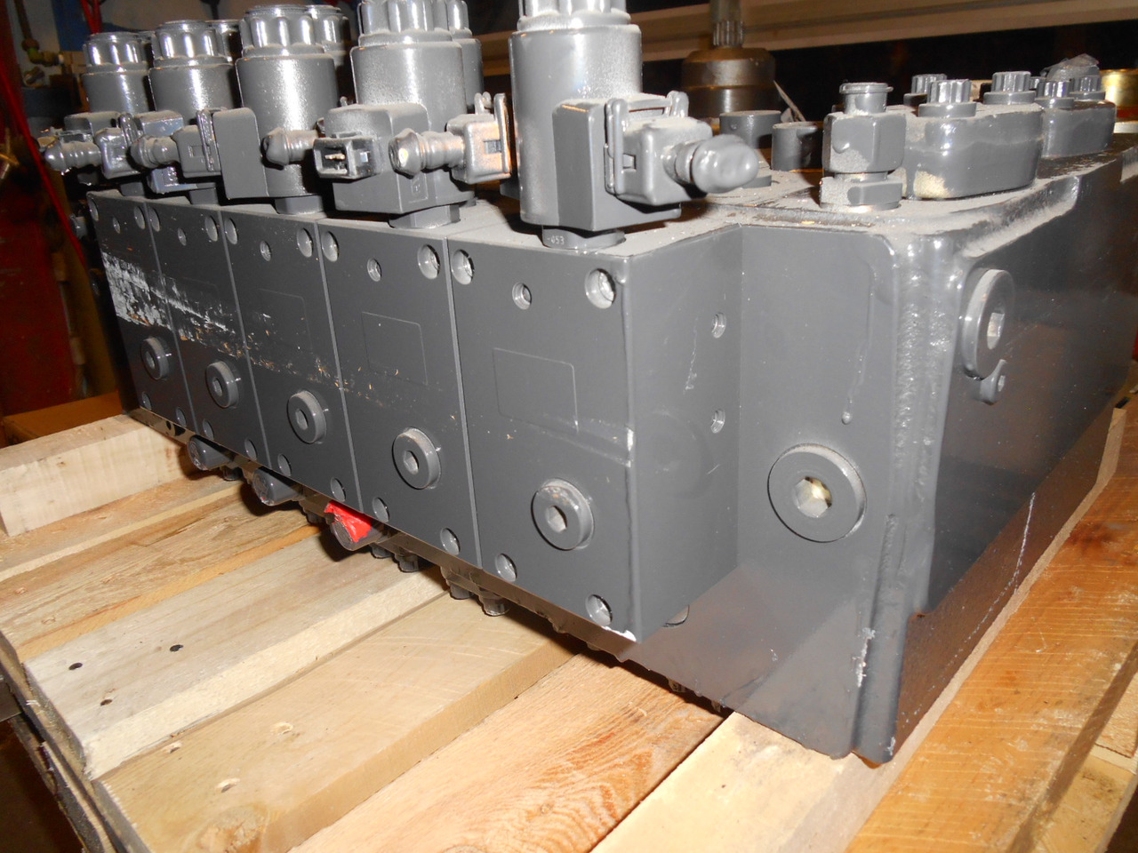 New Holland 8918568 - Hydraulic valve for Construction machinery: picture 5 New Holland 8918568 - Hydraulic valve for Construction machinery: picture 5