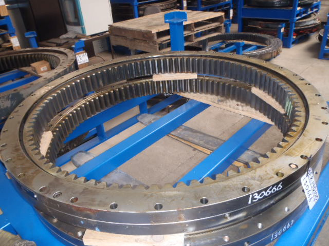 New Holland BER140100 - 4302070 - Slewing ring for Construction machinery: picture 1 New Holland BER140100 - 4302070 - Slewing ring for Construction machinery: picture 1