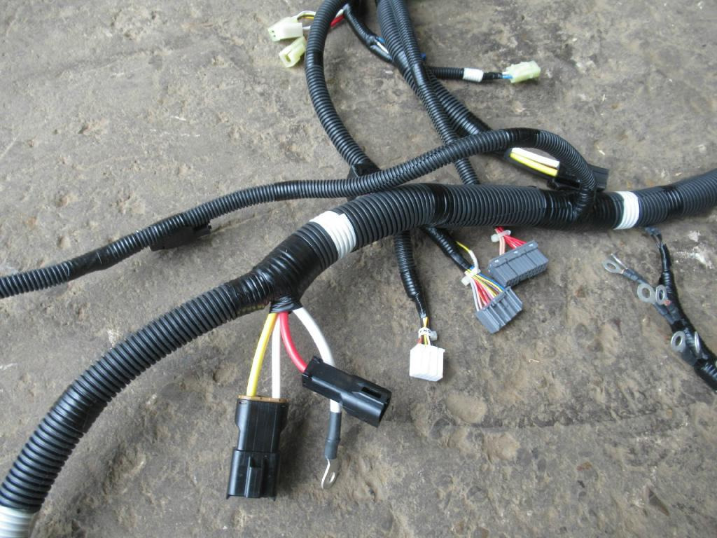 New Holland LF13E01056P2 - LF13E01056P1 - Cables/ Wire harness for Construction machinery: picture 3 New Holland LF13E01056P2 - LF13E01056P1 - Cables/ Wire harness for Construction machinery: picture 3
