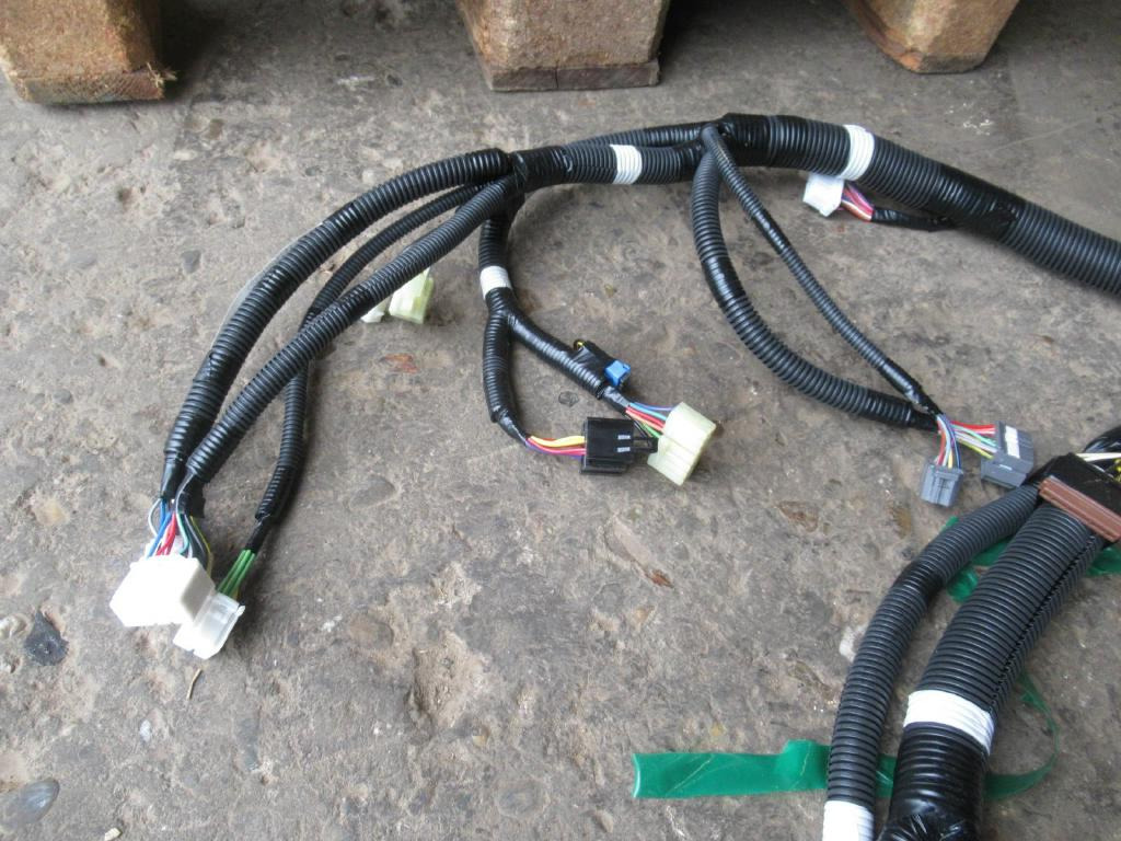 New Holland LF13E01056P2 - Cables/ Wire harness for Construction machinery: picture 4 New Holland LF13E01056P2 - Cables/ Wire harness for Construction machinery: picture 4