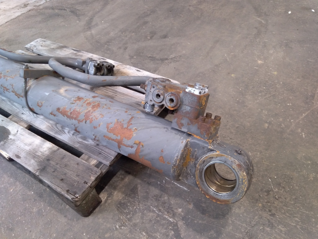 Volvo SA114604990 - SA114604980 - Hydraulic cylinder for Construction machinery: picture 4 Volvo SA114604990 - SA114604980 - Hydraulic cylinder for Construction machinery: picture 4
