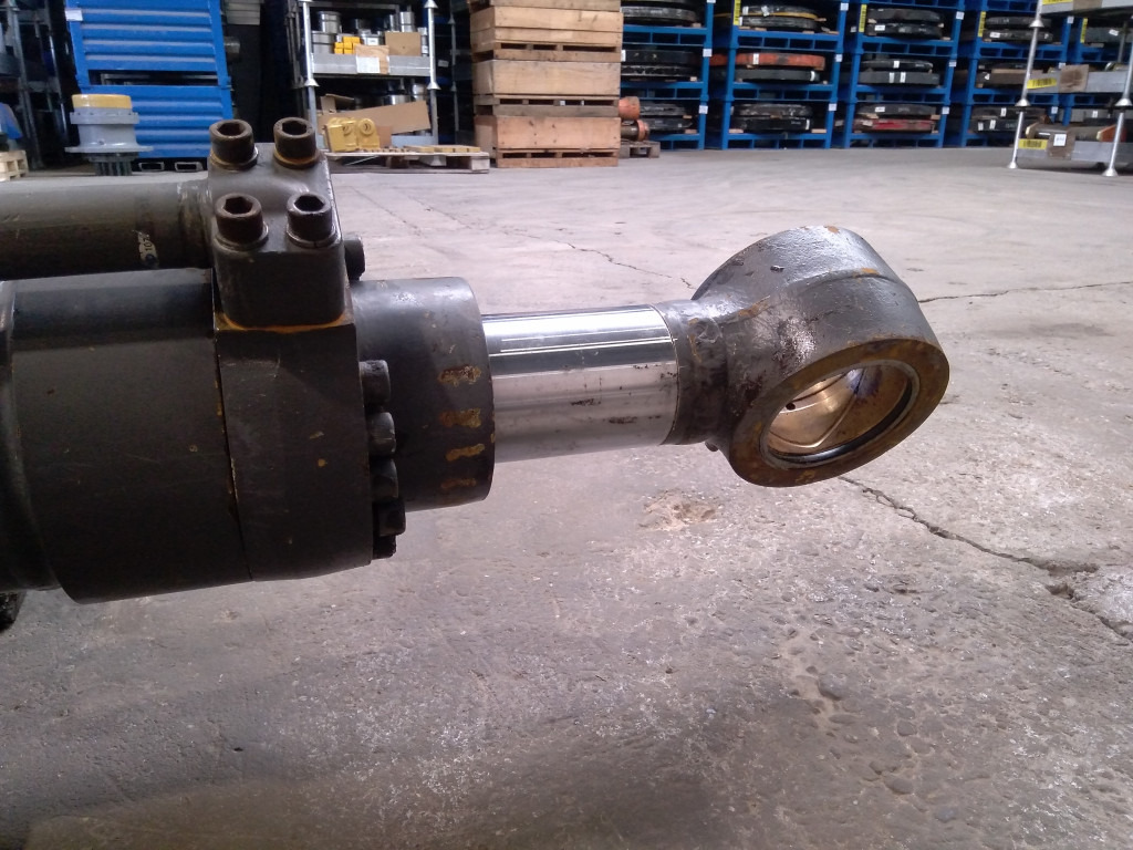 Volvo SA114604990 - SA114607440 - Hydraulic cylinder for Construction machinery: picture 2 Volvo SA114604990 - SA114607440 - Hydraulic cylinder for Construction machinery: picture 2