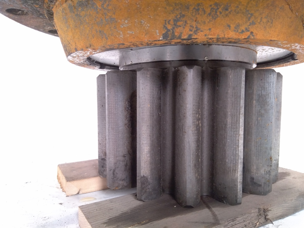 Volvo SA823027000 - Swing motor for Construction machinery: picture 3 Volvo SA823027000 - Swing motor for Construction machinery: picture 3