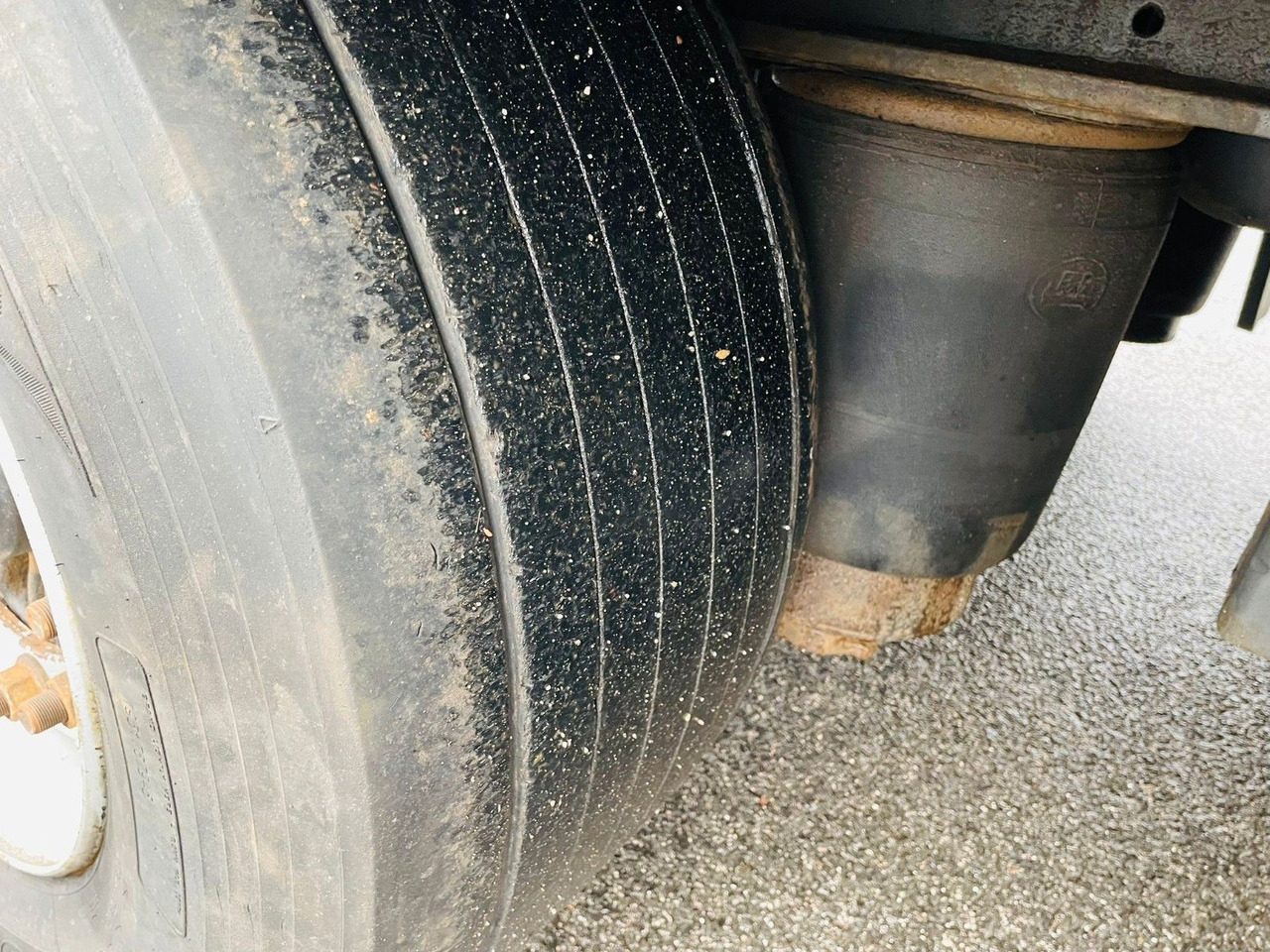 Curtainsider semi-trailer Krone SD MEGA LINER: picture 7