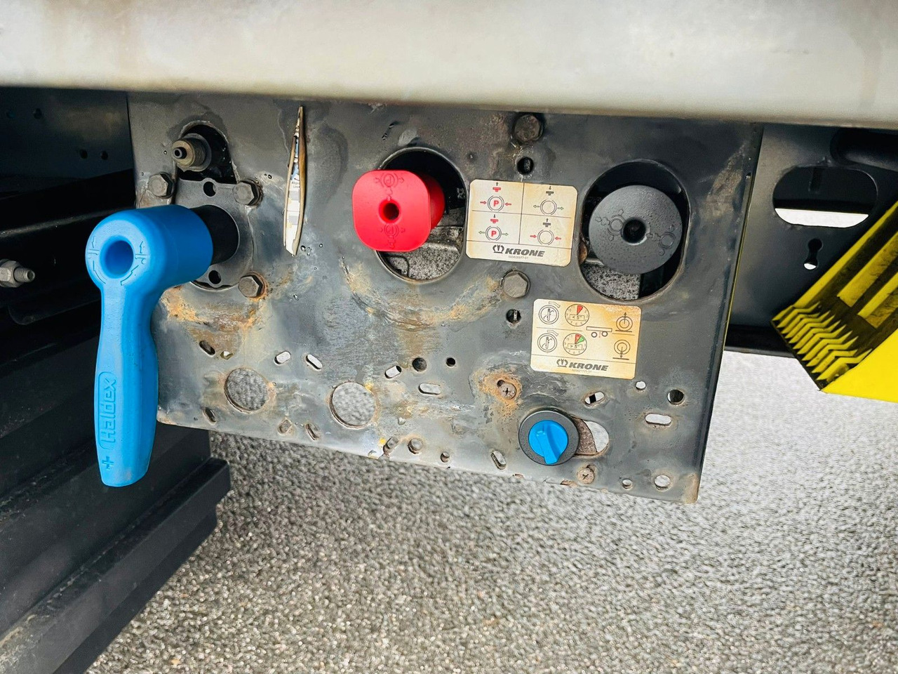 Curtainsider semi-trailer Krone SD MEGA LINER: picture 6