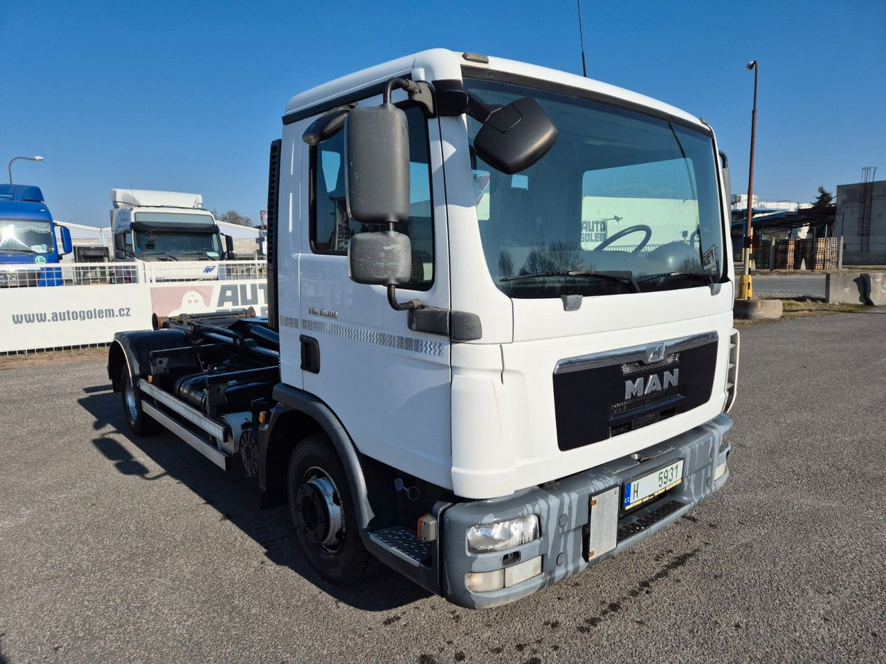 MAN TGL 12.180 4X2 BL - Hook lift truck, Crane truck: picture 2 MAN TGL 12.180 4X2 BL - Hook lift truck, Crane truck: picture 2