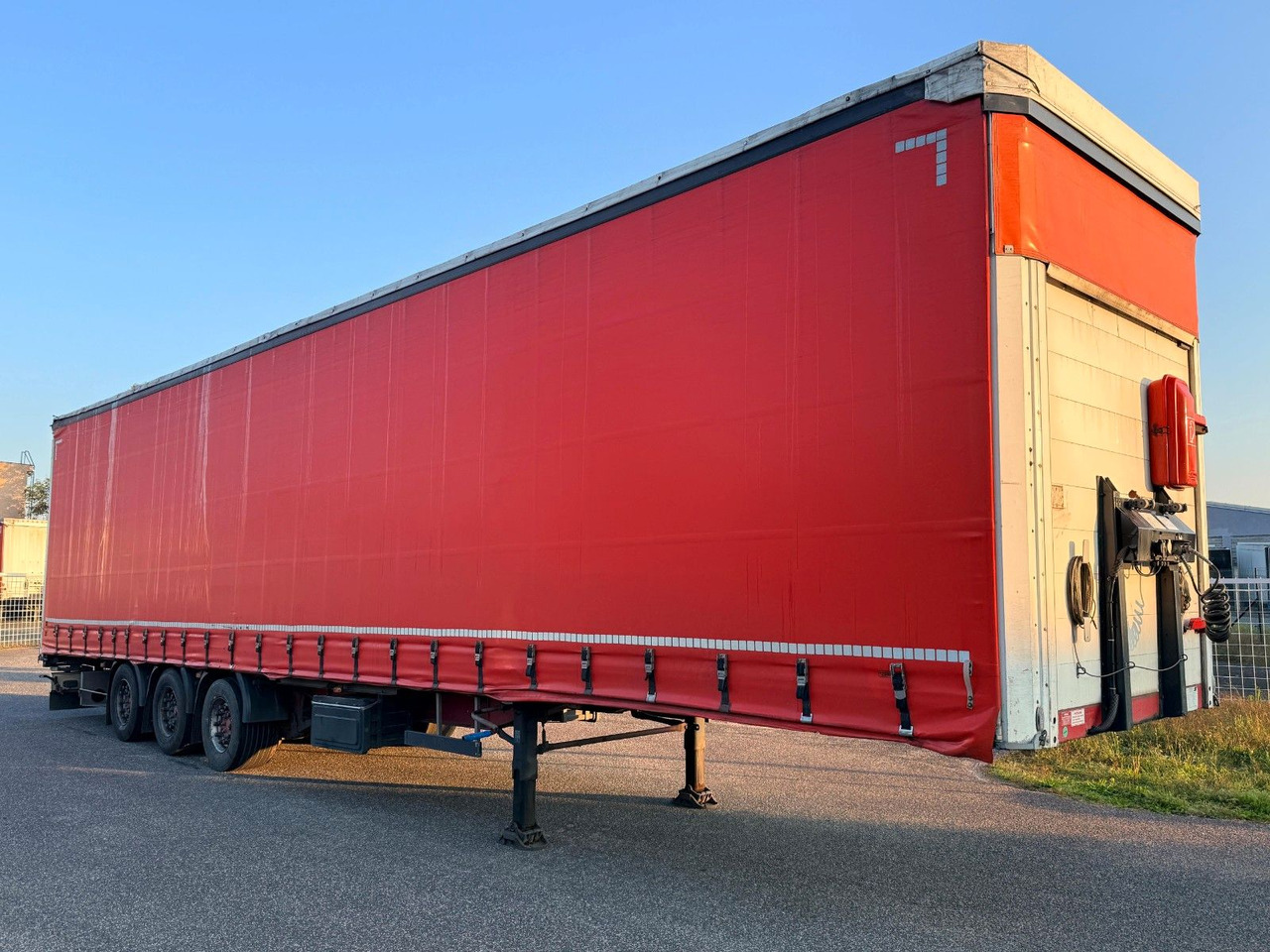 Schwarzmüller S 1 / J - Curtainsider semi-trailer: picture 3 Schwarzmüller S 1 / J - Curtainsider semi-trailer: picture 3