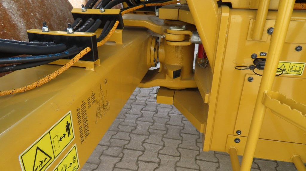 Compactor Caterpillar CS13: picture 16