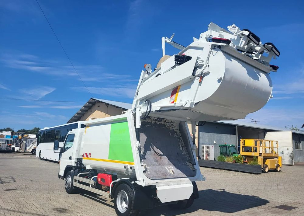 Mitsubishi Fuso Canter - Garbage truck: picture 4 Mitsubishi Fuso Canter - Garbage truck: picture 4