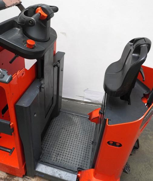 Linde P 30 C 1190 - Tow tractor: picture 3 Linde P 30 C 1190 - Tow tractor: picture 3