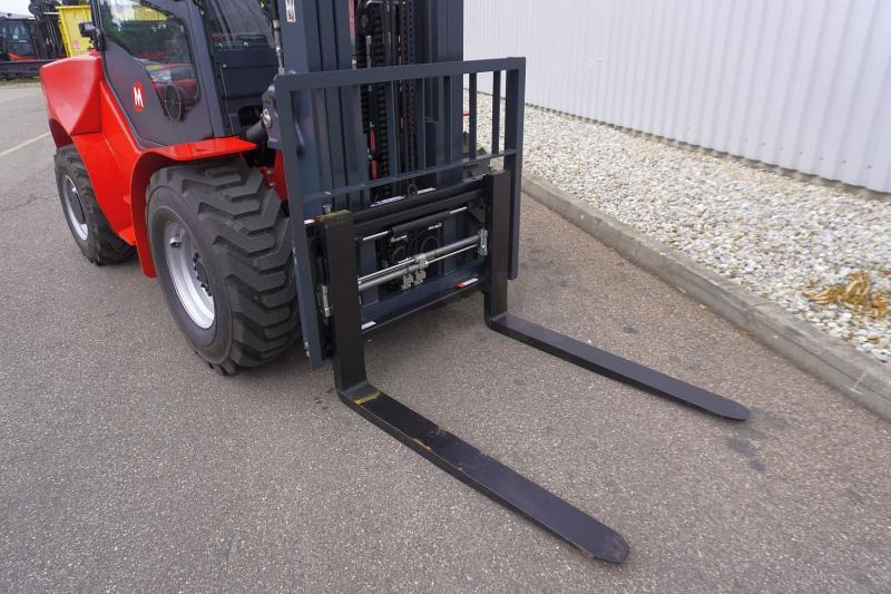Magni FL3,5 - Rough terrain forklift: picture 5 Magni FL3,5 - Rough terrain forklift: picture 5
