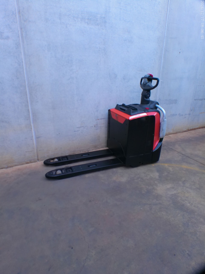 BT LPE 200 - Pallet truck: picture 2 BT LPE 200 - Pallet truck: picture 2
