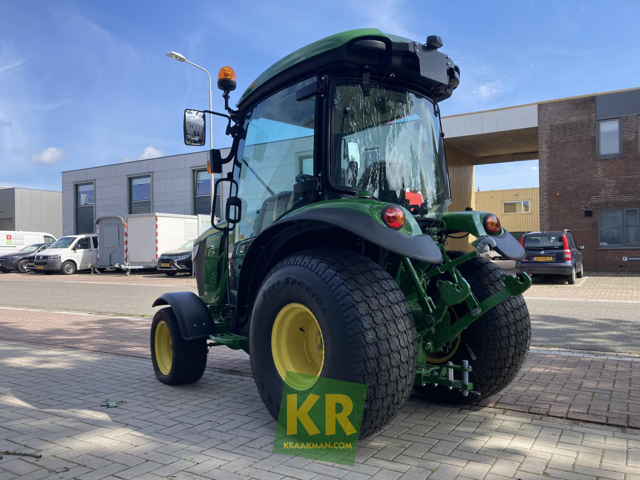 John Deere 3046R - Compact tractor: picture 3 John Deere 3046R - Compact tractor: picture 3