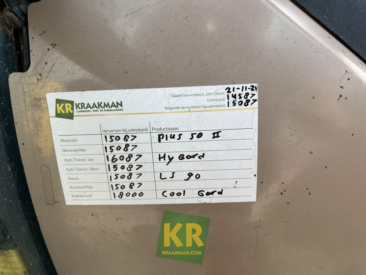 John Deere 6110 - Farm tractor: picture 3 John Deere 6110 - Farm tractor: picture 3