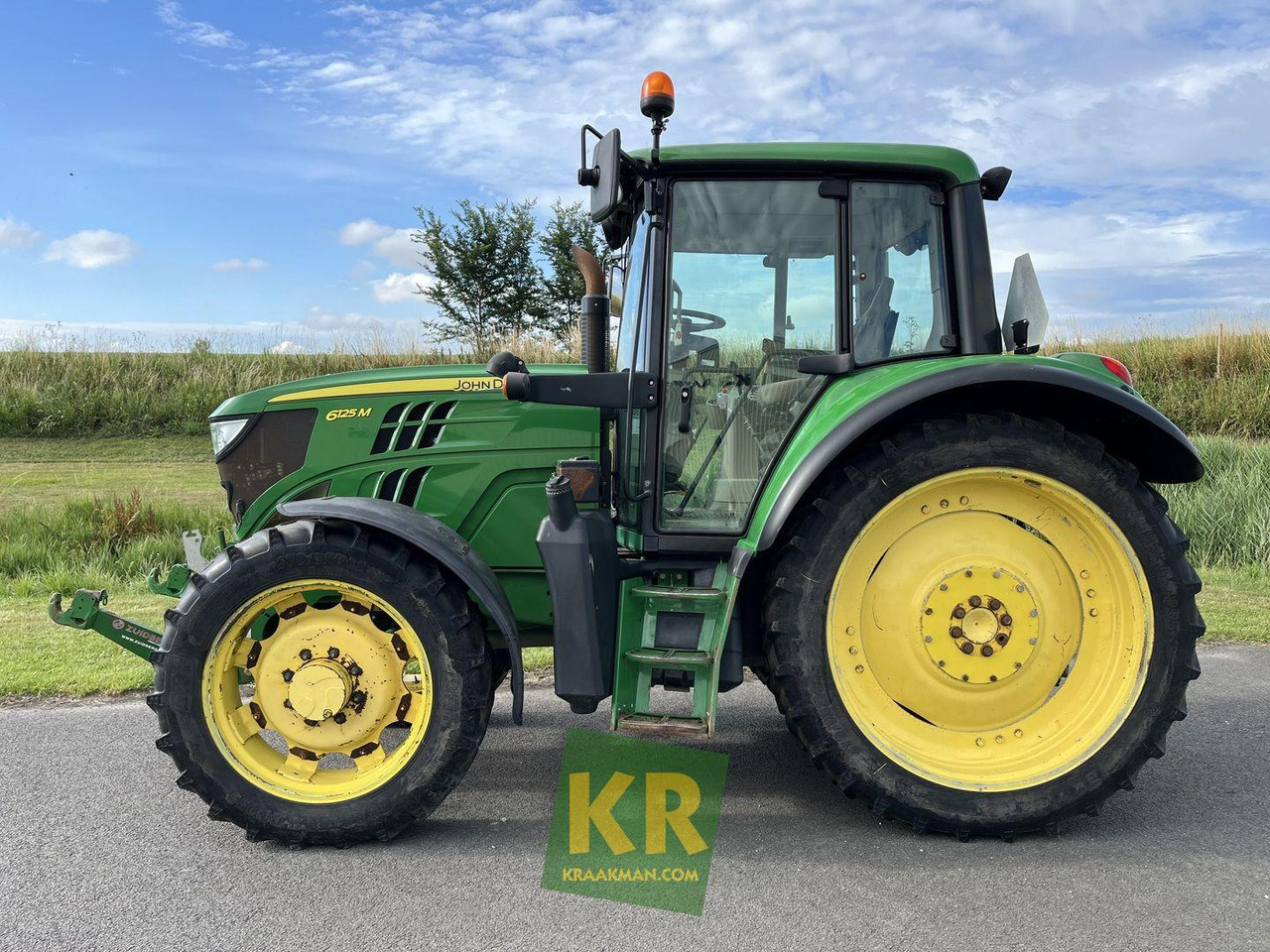 John Deere 6125M - Farm tractor: picture 2 John Deere 6125M - Farm tractor: picture 2