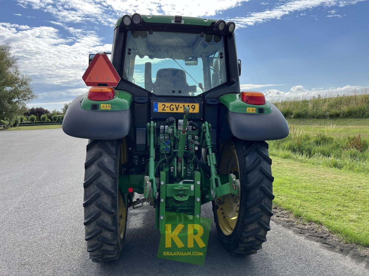 John Deere 6125M trekker - Farm tractor: picture 4 John Deere 6125M trekker - Farm tractor: picture 4