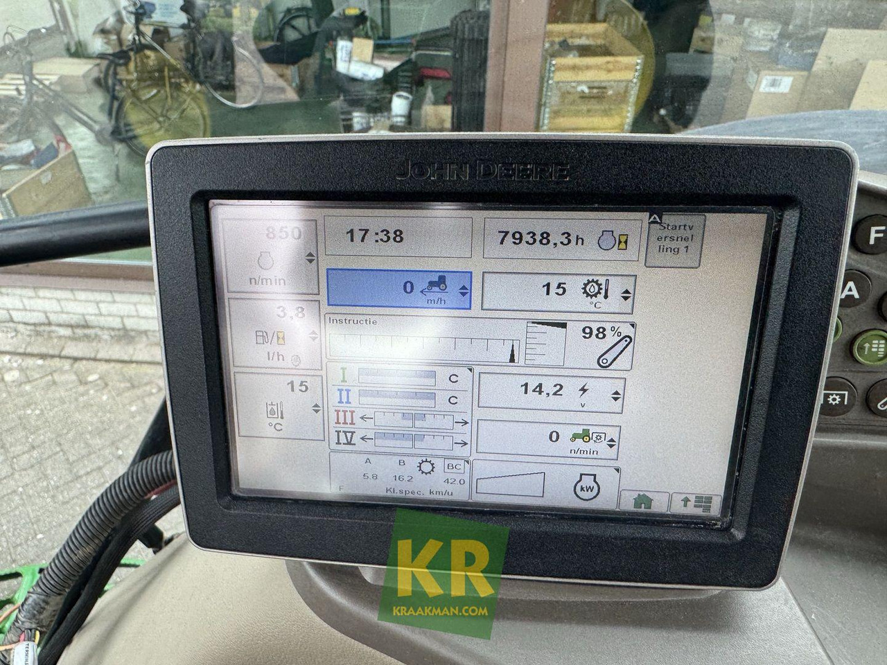 John Deere 6150R - Farm tractor: picture 2 John Deere 6150R - Farm tractor: picture 2