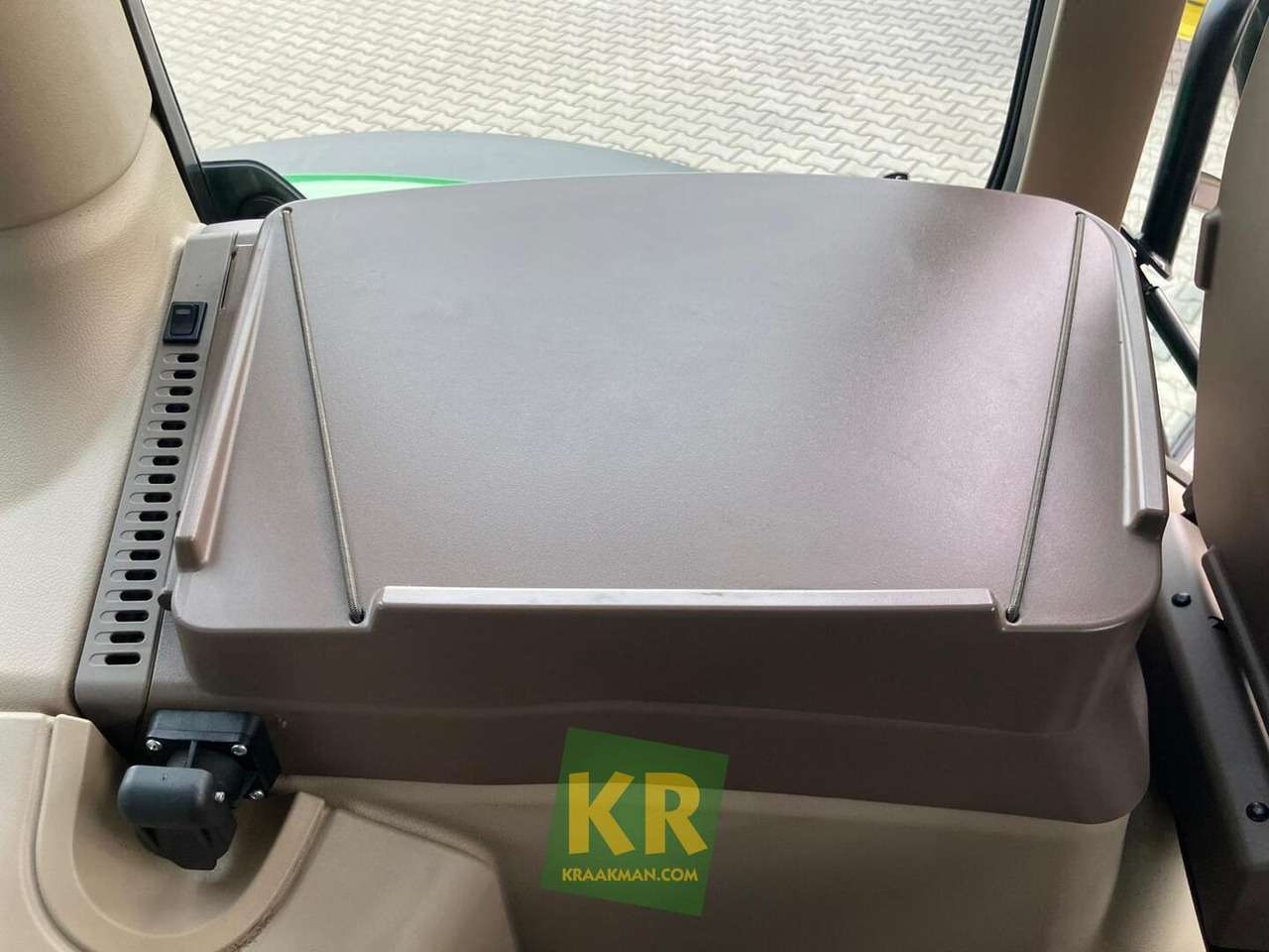 John Deere 6R 155 - Farm tractor: picture 4 John Deere 6R 155 - Farm tractor: picture 4