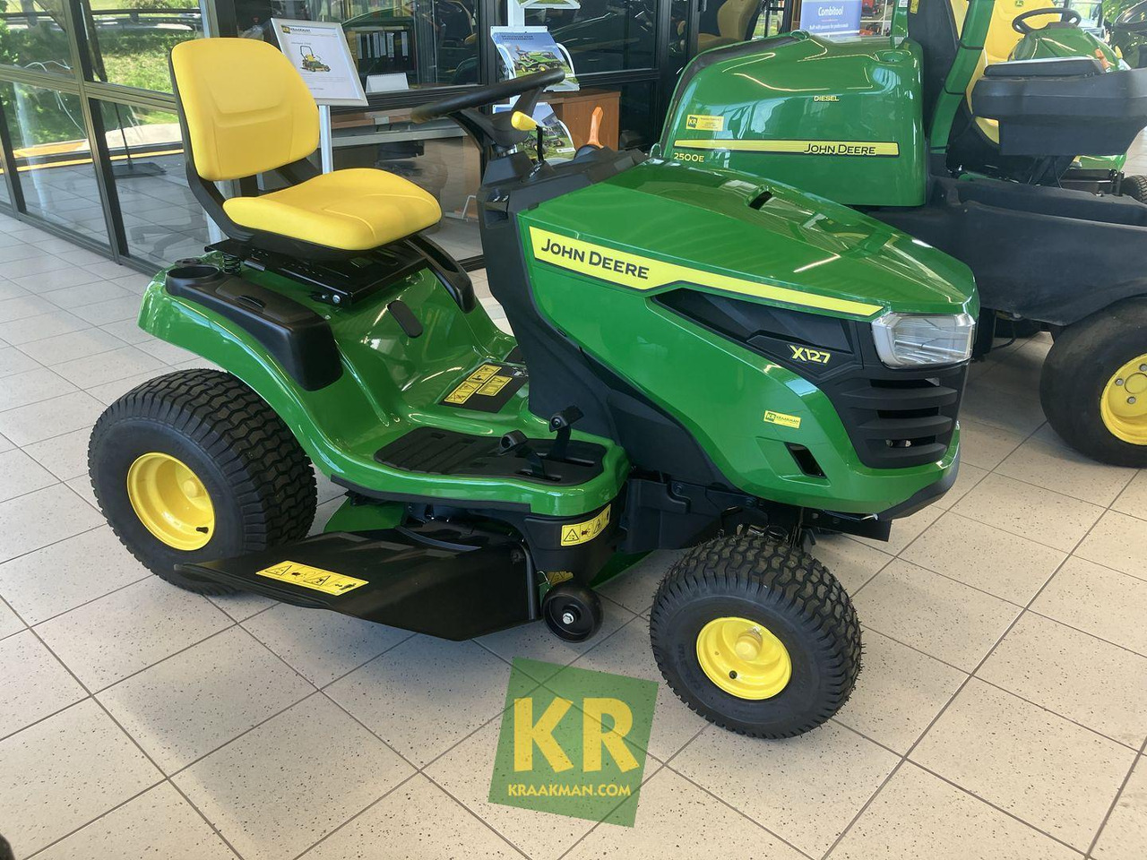 John Deere X127 - Garden mower: picture 2 John Deere X127 - Garden mower: picture 2