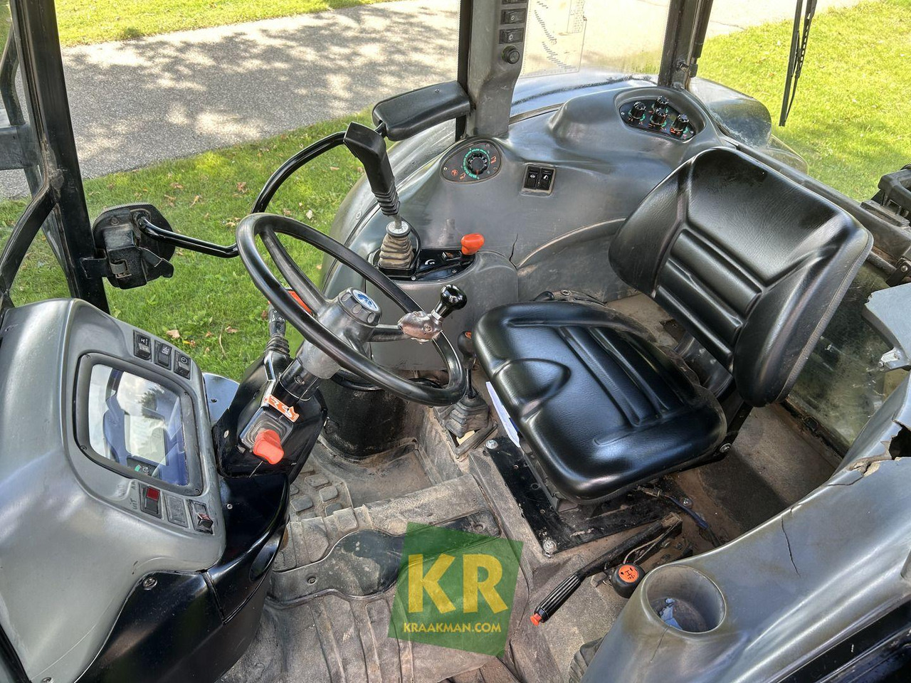 TN75S New Holland  - Farm tractor: picture 5 TN75S New Holland  - Farm tractor: picture 5