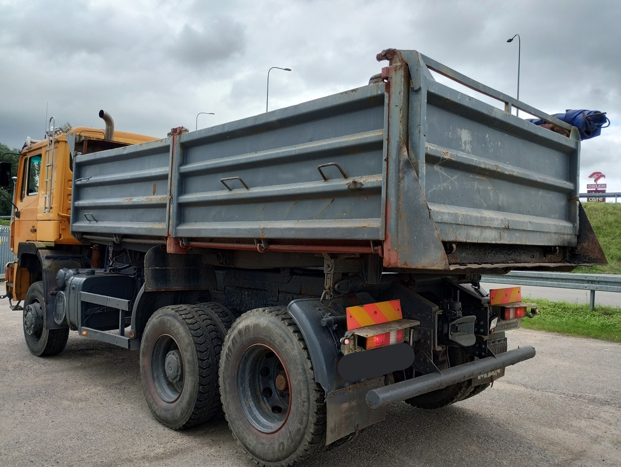 MAN F90 19-372 6X4 - 4 - Tipper: picture 3 MAN F90 19-372 6X4 - 4 - Tipper: picture 3