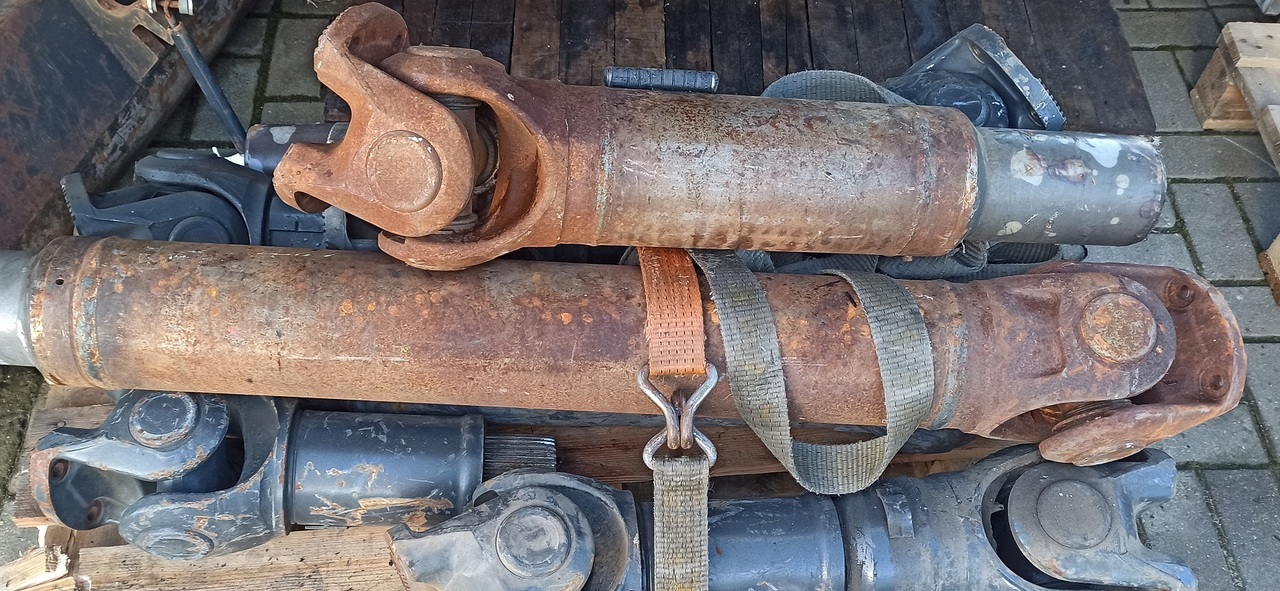 MERCEDES-BENZ Actros MP1 MP2 MP3 4x2 4x4 6x2 6x4 6x6 8x2 8x4 8x6 8x8 - Propeller shaft for Truck: picture 3 MERCEDES-BENZ Actros MP1 MP2 MP3 4x2 4x4 6x2 6x4 6x6 8x2 8x4 8x6 8x8 - Propeller shaft for Truck: picture 3