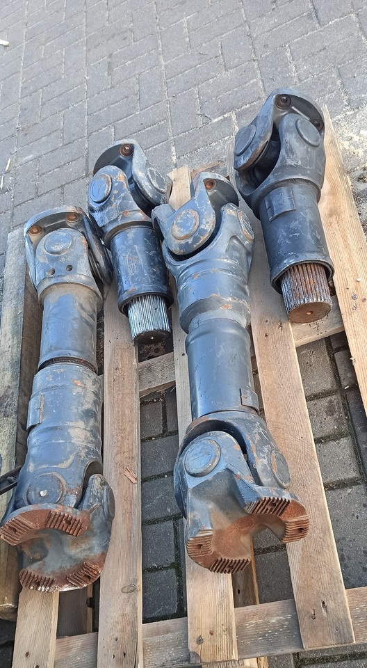 MERCEDES-BENZ Actros MP1 MP2 MP3 4x2 4x4 6x2 6x4 6x6 8x2 8x4 8x6 8x8 - Propeller shaft for Truck: picture 1 MERCEDES-BENZ Actros MP1 MP2 MP3 4x2 4x4 6x2 6x4 6x6 8x2 8x4 8x6 8x8 - Propeller shaft for Truck: picture 1